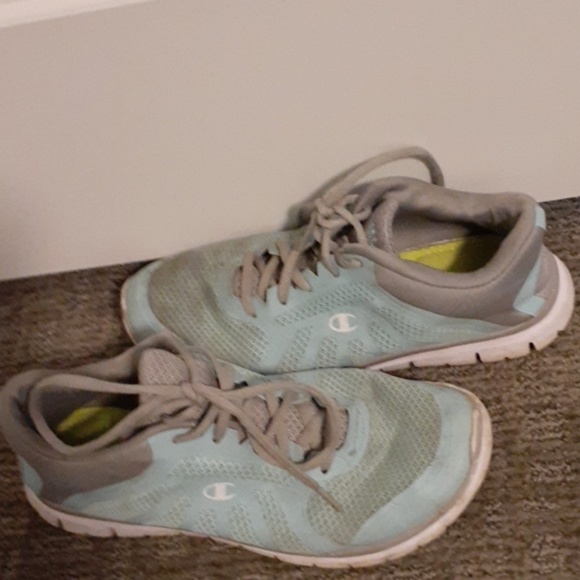 Champion Lightweight Sneakers - Picture 2 of 2